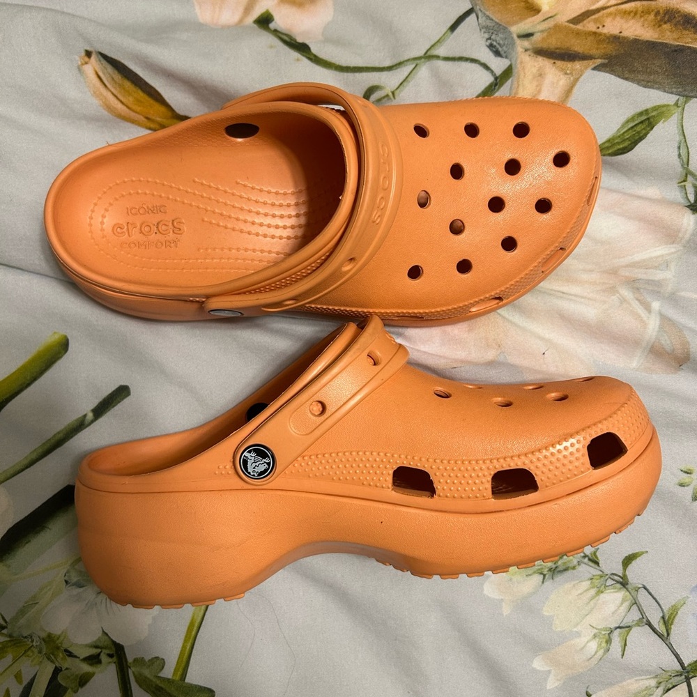 CROCS platform Clog in coral